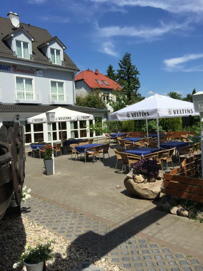 Hotel Restaurant Normandie Schildow Exterior photo